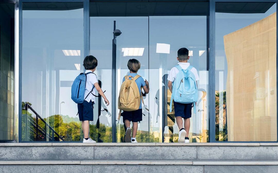 Catraca para escolas: como escolher o modelo ideal e garantir uma implantação segura nas férias escolares